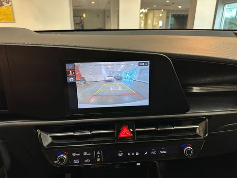 Used 2026 Kia Niro LX FWD image 24