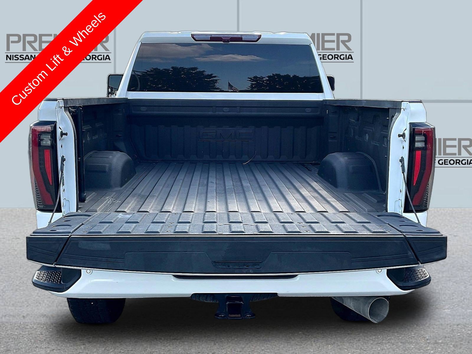 Used 2025 GMC Sierra 2500 AT4 AWD/4WD image 9