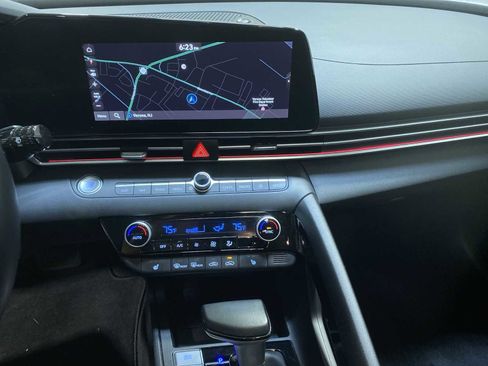 Used 2024 Hyundai Elantra SEL w/ Convenience Package image 16