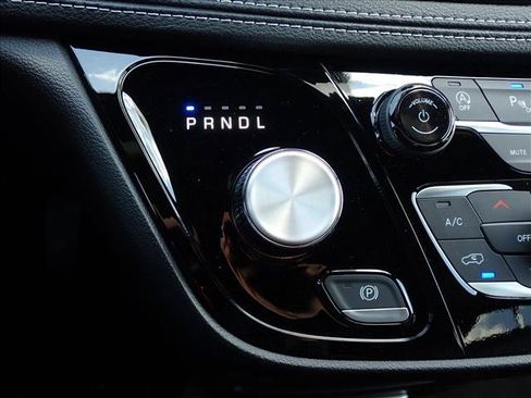 New 2027 Chrysler Pacifica Select AWD/4WD image 24