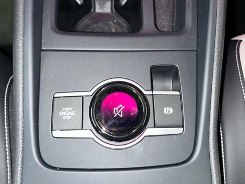 Certified 2025 Volkswagen Tiguan SE image 16