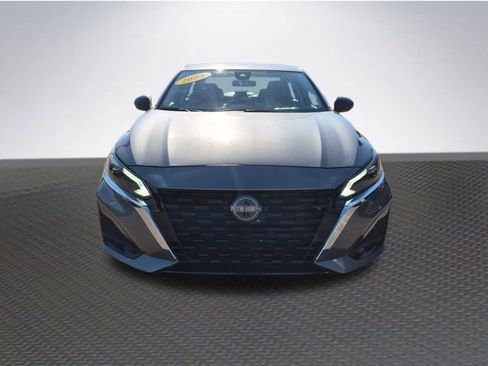 Used 2024 Nissan Altima 2.5 SV image 3