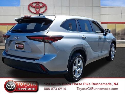 Certified 2025 Toyota Highlander LE FWD image 6