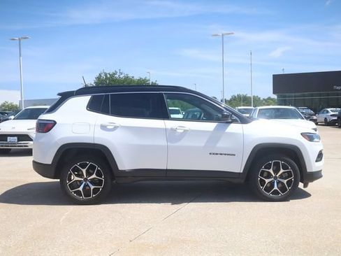 Used 2025 Jeep Compass Limited AWD/4WD image 4