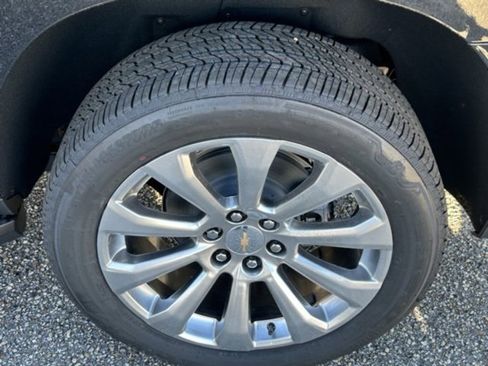 New 2025 Chevrolet Suburban Premier image 15