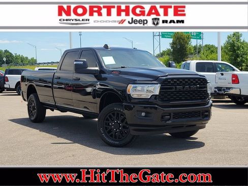 Used 2024 RAM 3500 Big Horn AWD/4WD image 1