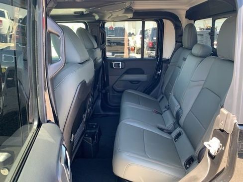 New 2025 Jeep Gladiator Mojave w/ Convenience Group image 22
