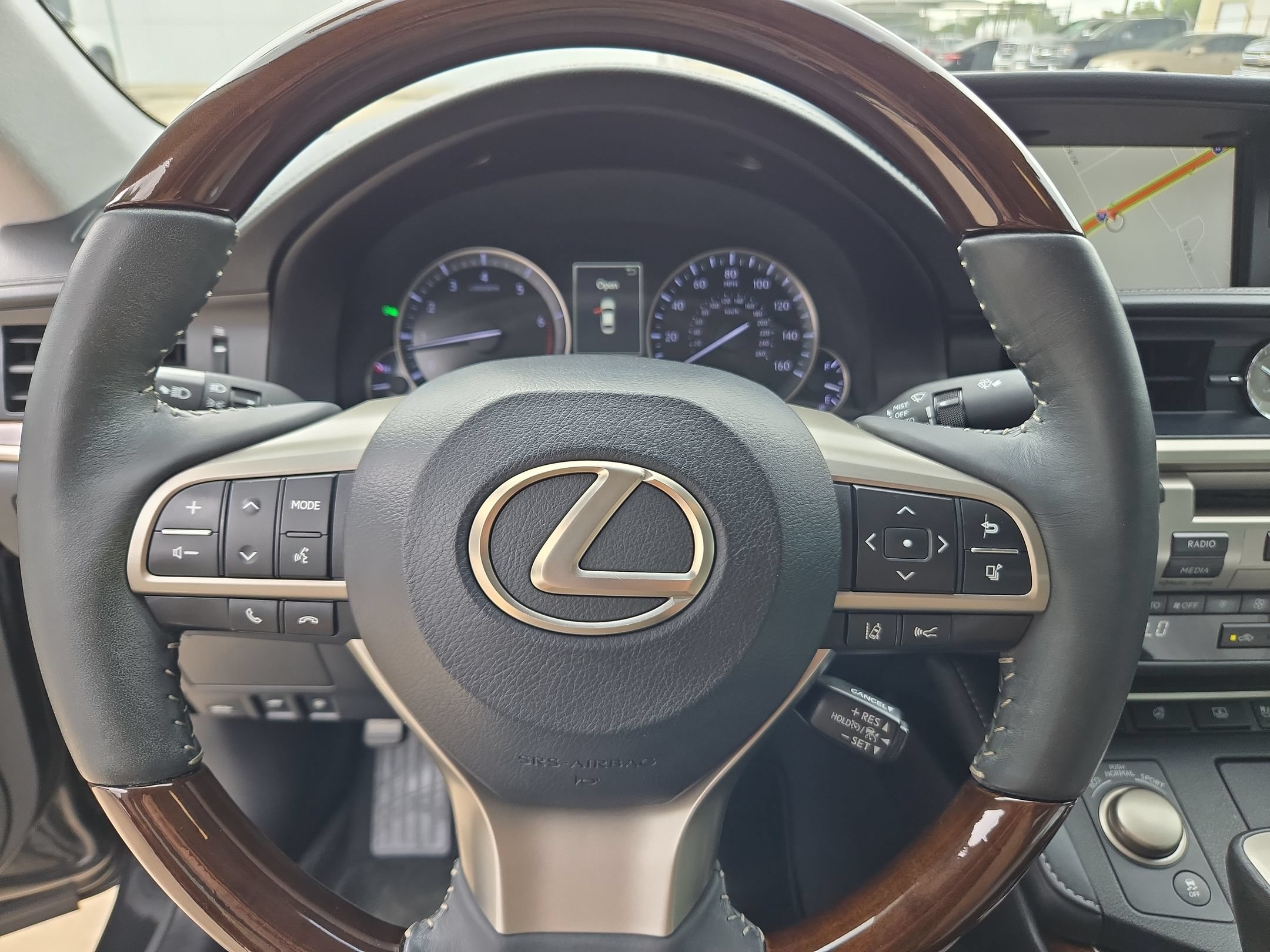 Used 2018 Lexus ES 350 w/ Luxury Package w/Wood Trim FWD image 19