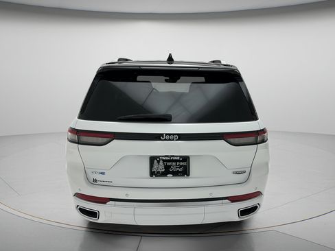 Used 2023 Jeep Grand Cherokee Summit AWD/4WD image 6