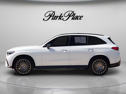 Used 2024 Mercedes-Benz GLC 300 4MATIC image 2