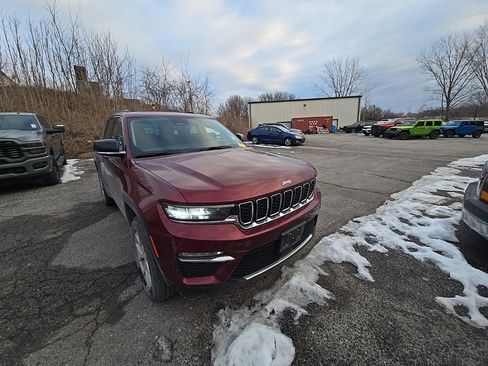 Used 2022 Jeep Grand Cherokee Limited w/ MOPAR Finishing Package image 11