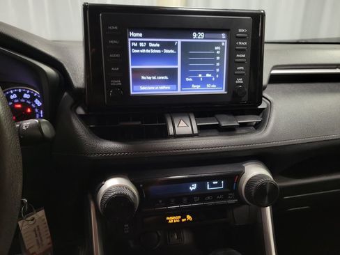 Used 2019 Toyota RAV4 LE FWD image 17