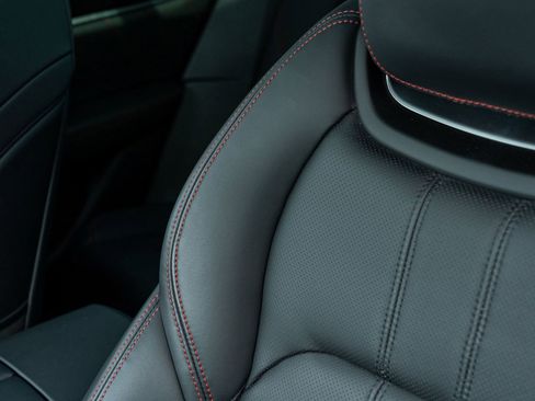 Used 2024 Maserati Levante GT Ultima image 19