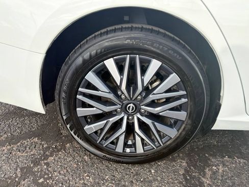 Used 2025 Nissan Altima 2.5 SV FWD image 10