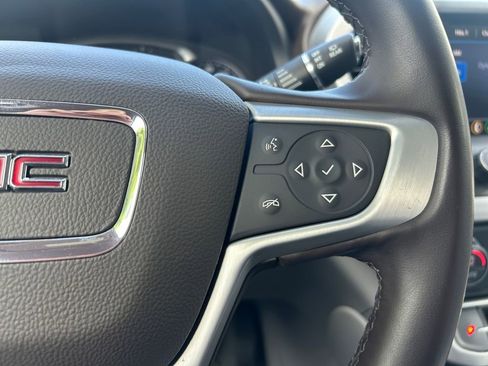 Used 2023 GMC Acadia SLT image 18