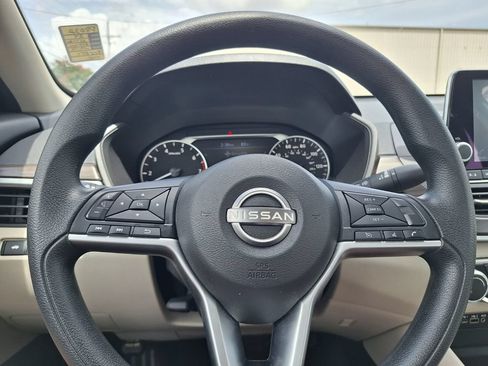 Used 2024 Nissan Altima 2.5 SV FWD image 17