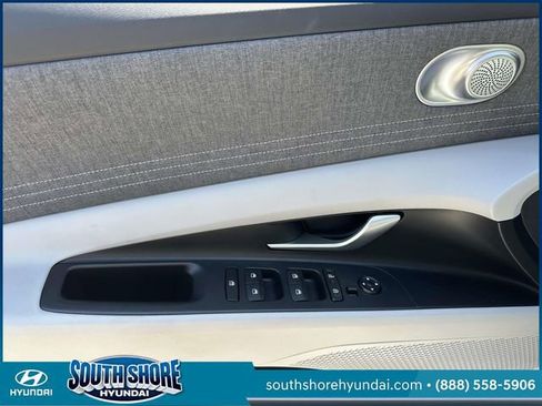 Certified 2025 Hyundai Elantra Limited FWD image 17