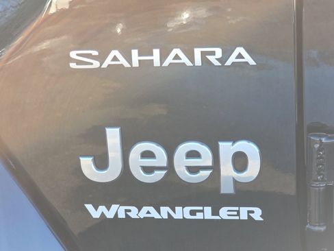 Used 2023 Jeep Wrangler Sahara image 27