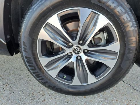 Used 2021 Toyota Highlander XLE image 26