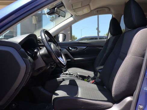 Used 2020 Nissan Rogue SV image 39