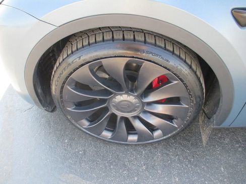 Used 2022 Tesla Model Y Performance image 13