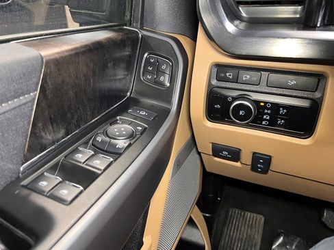 Used 2024 Ford F250 Lariat w/ Sport Appearance Package image 13