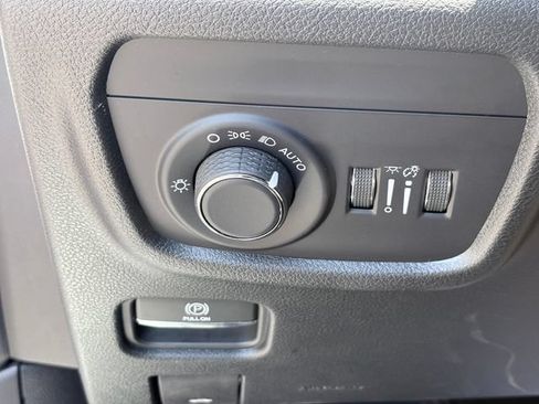 Used 2025 Jeep Grand Cherokee Altitude AWD/4WD image 22