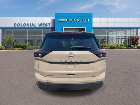 Used 2025 Nissan Rogue SV AWD/4WD image 6