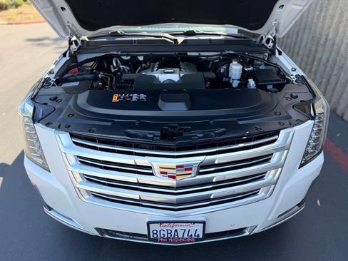 Used 2019 Cadillac Escalade ESV Platinum AWD/4WD image 23