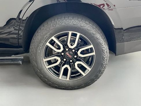Used 2023 GMC Yukon AT4 w/ AT4 Premium Package AWD/4WD image 41