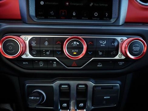 Used 2023 Jeep Wrangler Rubicon w/ LED Lighting Group AWD/4WD image 17