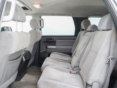 Used 2010 Toyota Sequoia SR5 AWD/4WD image 18