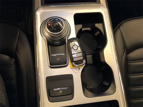 Used 2022 Ford Edge SEL w/ Convenience Package image 24