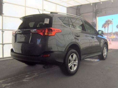 Used 2013 Toyota RAV4 XLE FWD image 5