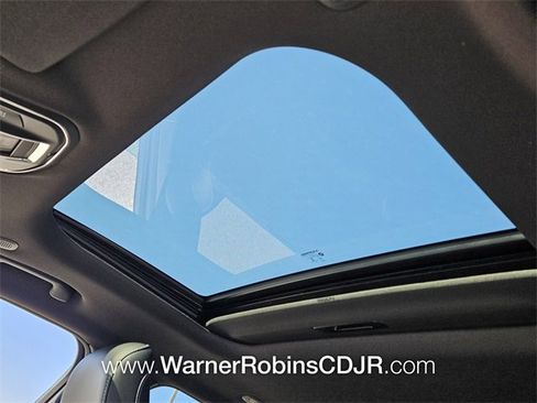 New 2025 Jeep Grand Cherokee Altitude image 18