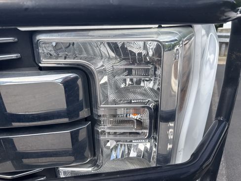 Used 2019 Ford F250 Lariat w/ Lariat Ultimate Package AWD/4WD image 46