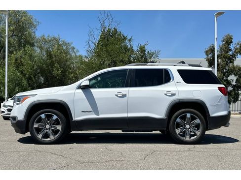 Used 2017 GMC Acadia SLT FWD image 2
