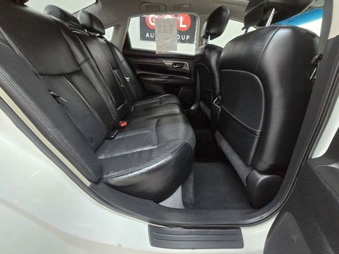 Used 2013 Nissan Altima 3.5 SL FWD image 19