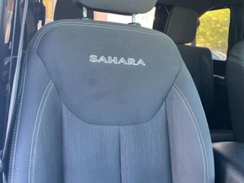 Used 2017 Jeep Wrangler Unlimited Sahara w/ Connectivity Group AWD/4WD image 13