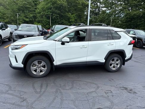 Used 2022 Toyota RAV4 XLE w/ Convenience Package AWD/4WD image 4