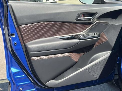 Used 2019 Toyota C-HR Limited FWD image 14