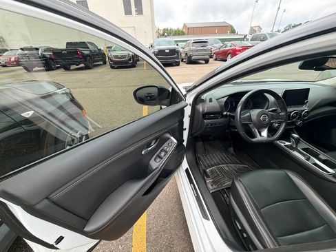 Used 2020 Nissan Sentra SR w/ Premium Package FWD image 9