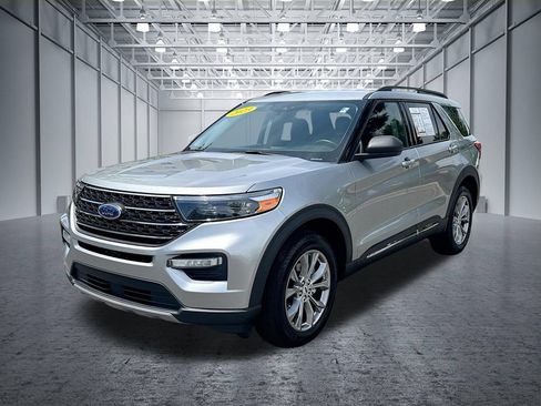 Used 2023 Ford Explorer XLT w/ Equipment Group 202A AWD/4WD image 3