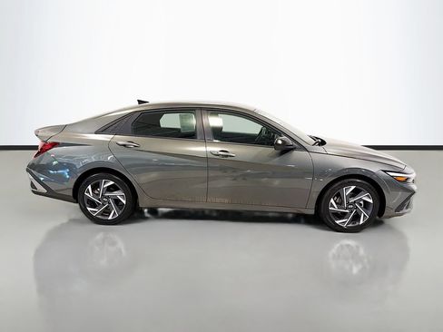 Used 2025 Hyundai Elantra Sport FWD image 10