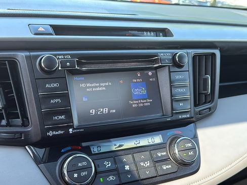 Used 2017 Toyota RAV4 XLE AWD/4WD image 17