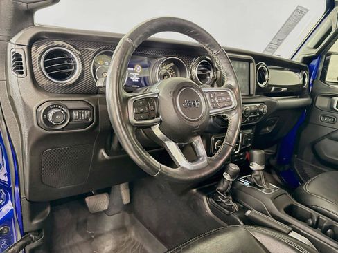 Used 2019 Jeep Wrangler Unlimited Sahara AWD/4WD image 4