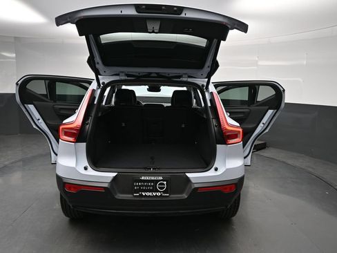 Used 2024 Volvo XC40 B5 Plus w/ Protection Package Premier AWD/4WD image 10