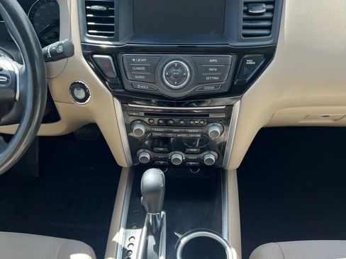 Used 2017 Nissan Pathfinder SV image 11