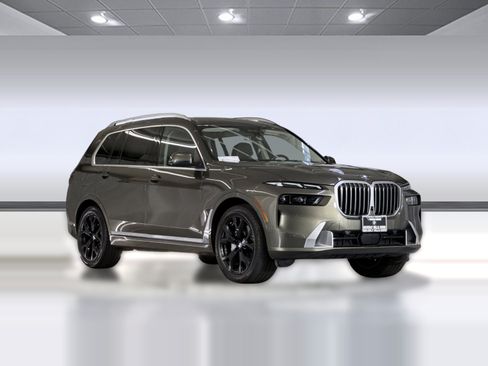 Used 2025 BMW X7 xDrive40i AWD/4WD image 7