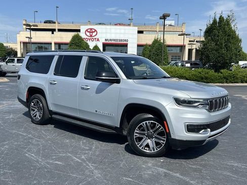 Used 2024 Jeep Wagoneer L Series II w/ Flexible Seating Group AWD/4WD image 2